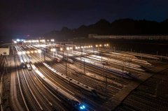 房建公寓段的职工们以“