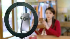 美睫师的反馈促使她带领