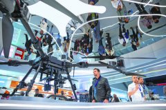 AI设计产品、44种语言智能