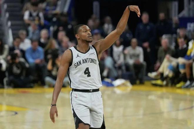 文班亚马统治全场 福克斯关键表现助马刺力克凯