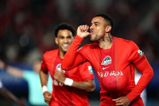 河南队与武汉三镇中超第三轮1-1战平 激烈对决展