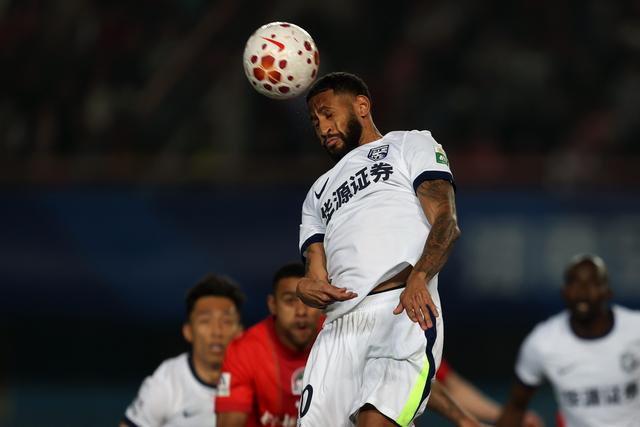 河南队与武汉三镇中超第三轮1-1战平 激烈对决展