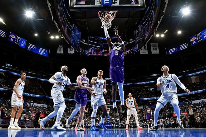 湖人绝杀魔术肯纳德绝杀助球队豪取九连胜