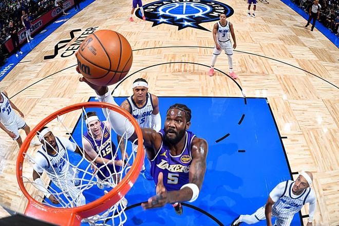 湖人绝杀魔术肯纳德绝杀助球队豪取九连胜