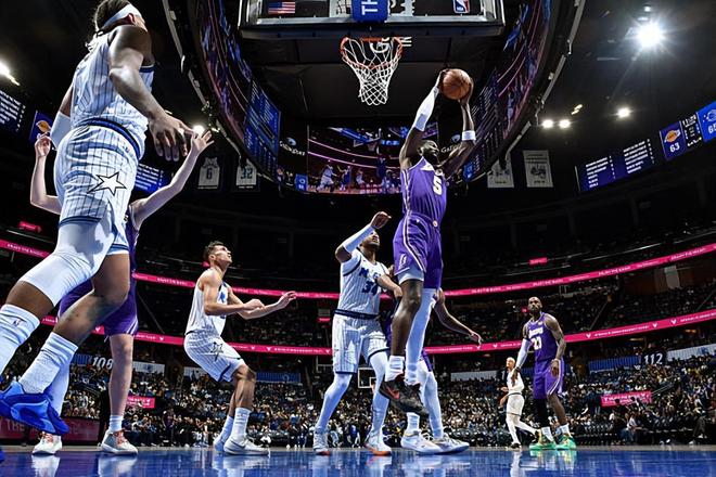 湖人绝杀魔术肯纳德绝杀助球队豪取九连胜