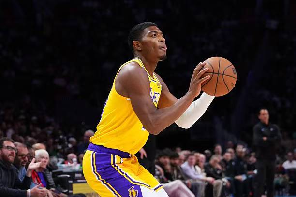 湖人轻取骑士迎四连胜 八村塁高效14分助队登顶