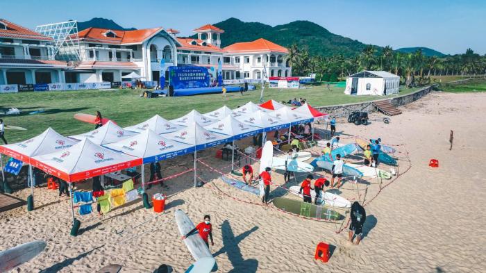 第十二届万宁国际冲浪节开幕 海南体育职业技术