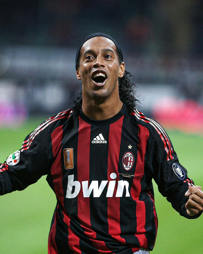 罗纳尔迪尼奥生日快乐 米兰球迷深情祝福