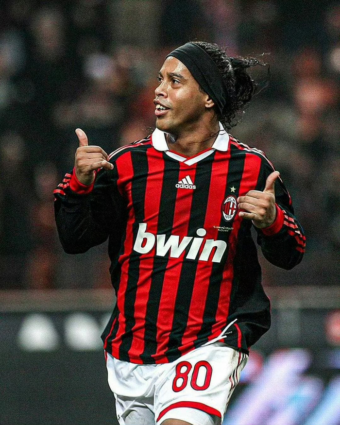 罗纳尔迪尼奥生日快乐 米兰球迷深情祝福