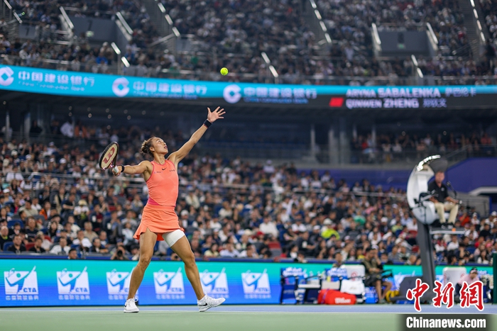 郑钦文在武网女单决赛惜败，萨巴伦卡完成三连