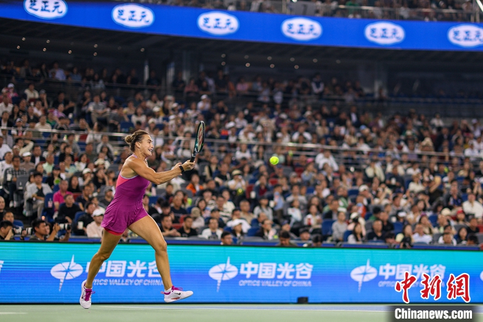 郑钦文在武网女单决赛惜败，萨巴伦卡完成三连