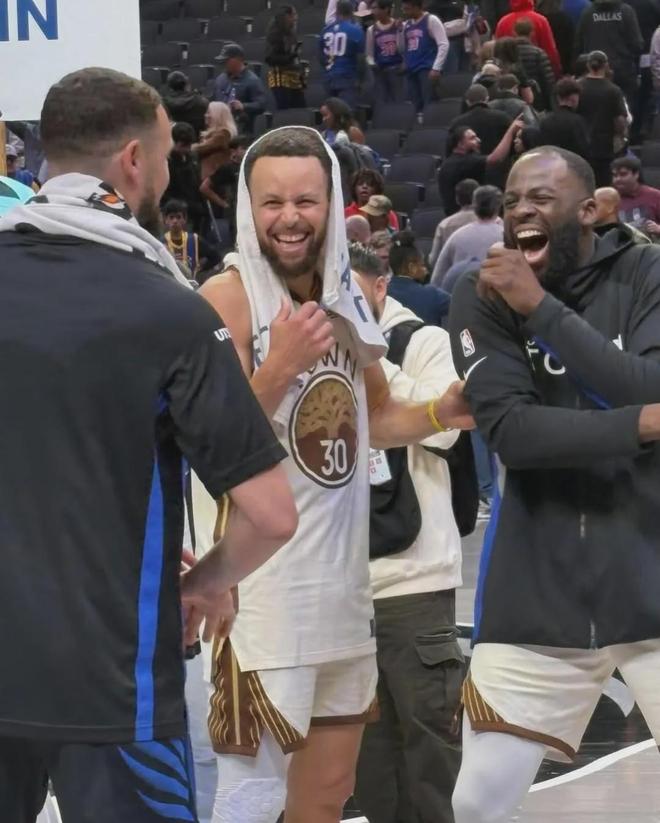 库里绝杀+追梦防守奇袭 勇士逆风翻盘快船夺附加