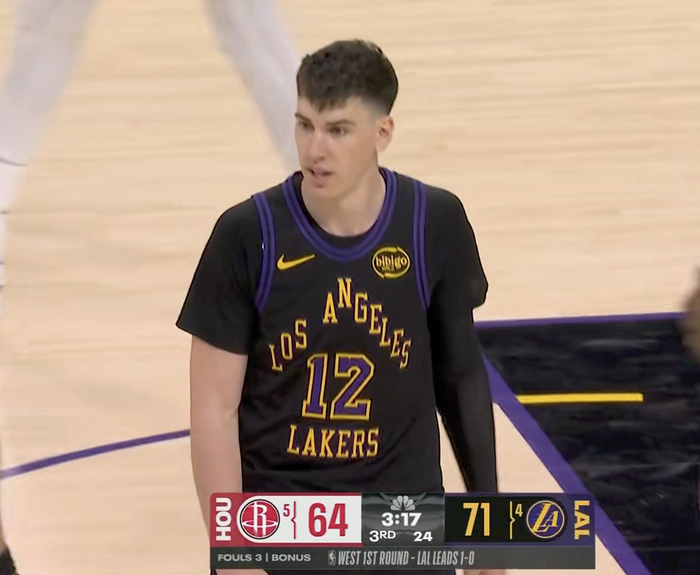 拉拉维亚三犯遭驱逐 球队惨败对手